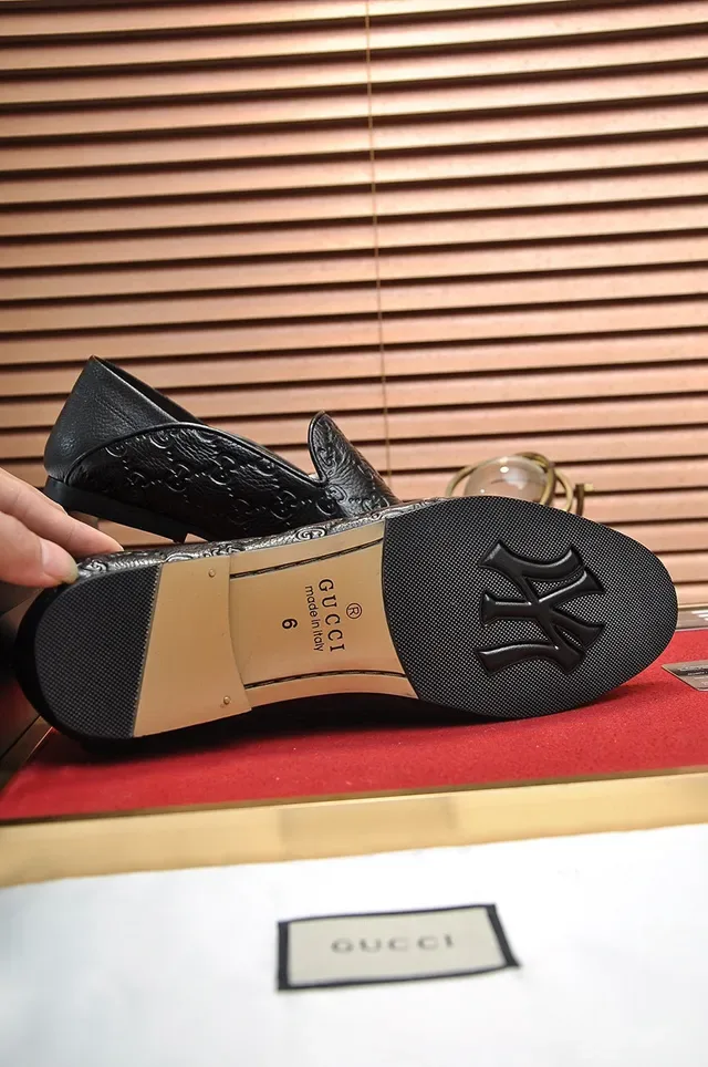 Gucci GG Marmont Noir Beige Monogramme Embossé Cuir Lisse Loafer 4