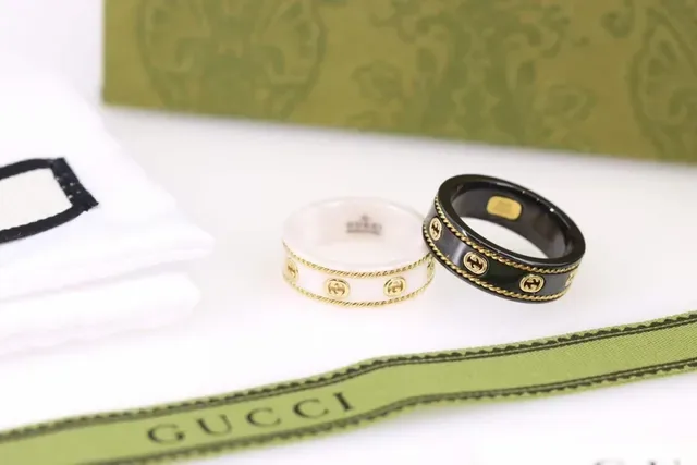 Gucci GG Marmont Anillo Negro Blanco Banda Ancha Interlocking G Logo 3