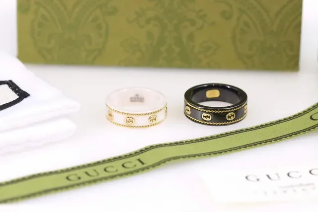 Gucci GG Marmont Anillo Negro Blanco Banda Ancha Interlocking G Logo 4