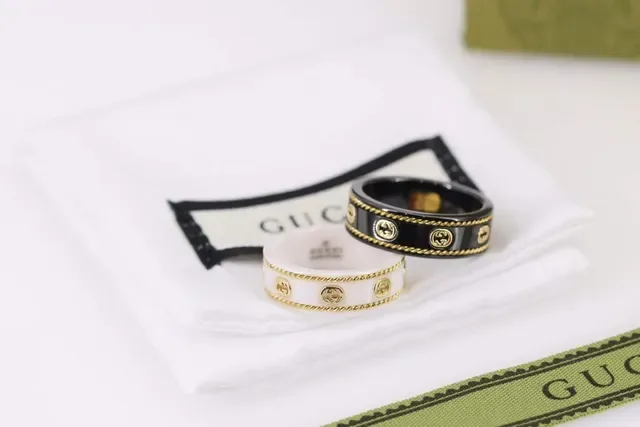 Gucci GG Marmont Anillo Negro Blanco Banda Ancha Interlocking G Logo 5