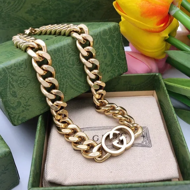 Colar Gucci GG Marmont Corrente Curb Dourada Grossa com Fecho Interlocking Duplo G 3