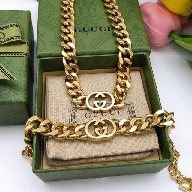 Colar Gucci GG Marmont Corrente Curb Dourada Grossa com Fecho Interlocking Duplo G 7
