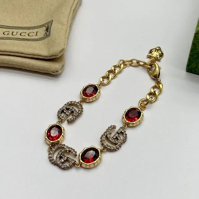 Gucci GG Marmont इंस्पायर्ड क्रिस्टल और कैबोचॉन स्टोन ब्रेसलेट 3
