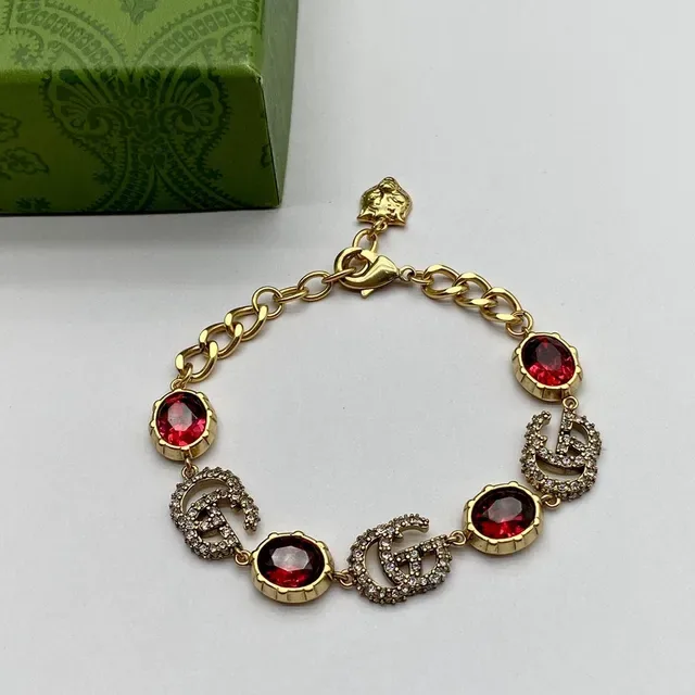 Gucci GG Marmont इंस्पायर्ड क्रिस्टल और कैबोचॉन स्टोन ब्रेसलेट 4