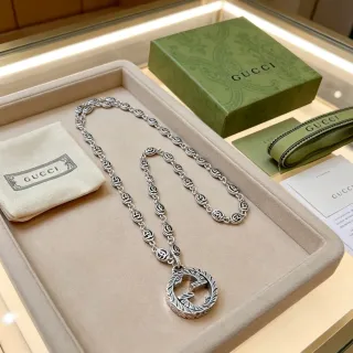 Gucci GG Marmont Interlocking G Laurel Wreath Necklace