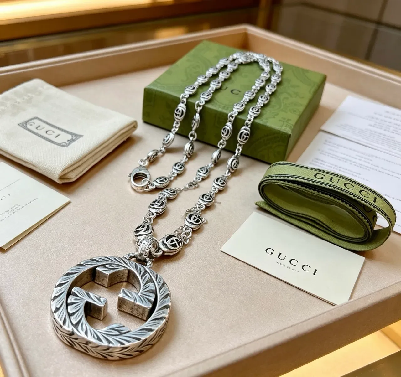 Gucci GG Marmont Interlocking G Laurel Wreath Necklace 2