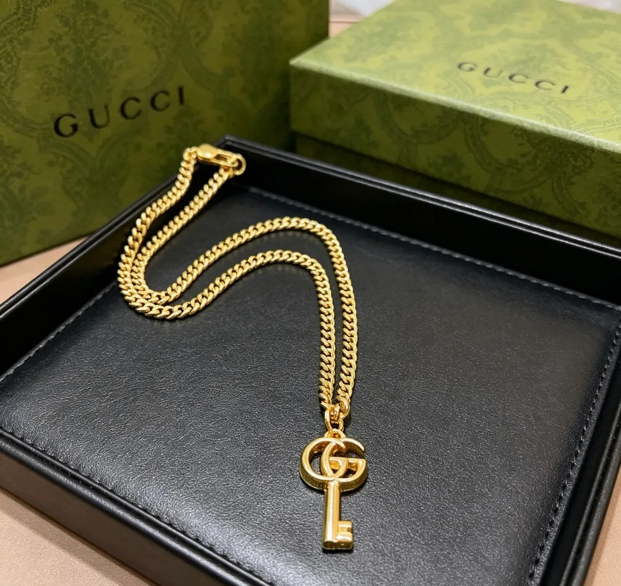 غوتشي GG Marmont قلادة مفتاح ذهبي 3
