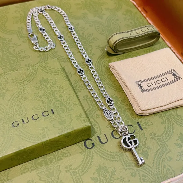 Gucci GG Marmont Pendentif Clé Chaîne Argentée Collier 6