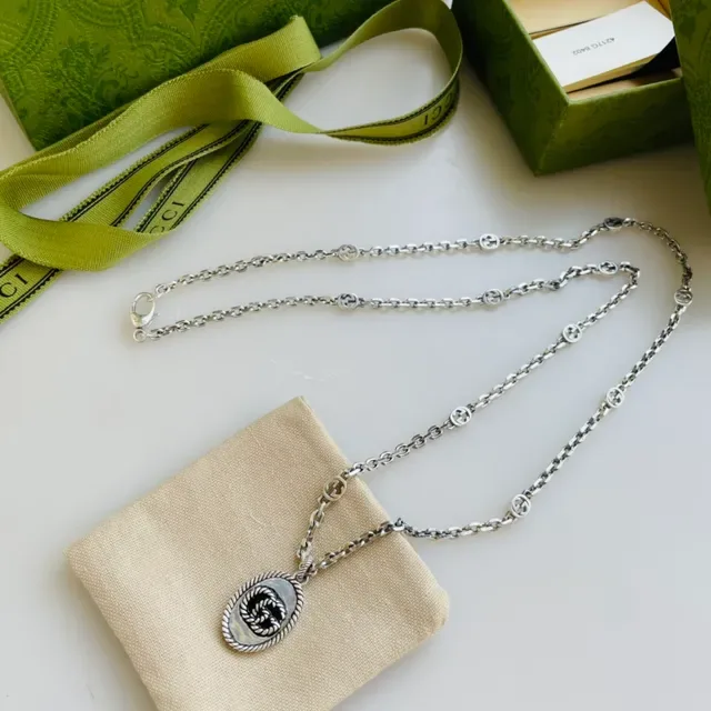 Gucci GG Marmont Oval Rope-Edge Enamel Interlocking G Necklace 2