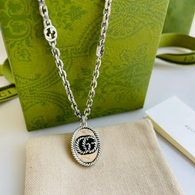 Gucci GG Marmont Oval Rope-Edge Enamel Interlocking G Necklace 3