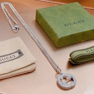 Gucci GG Marmont Pavé Interlocking G قلادة معلقة
