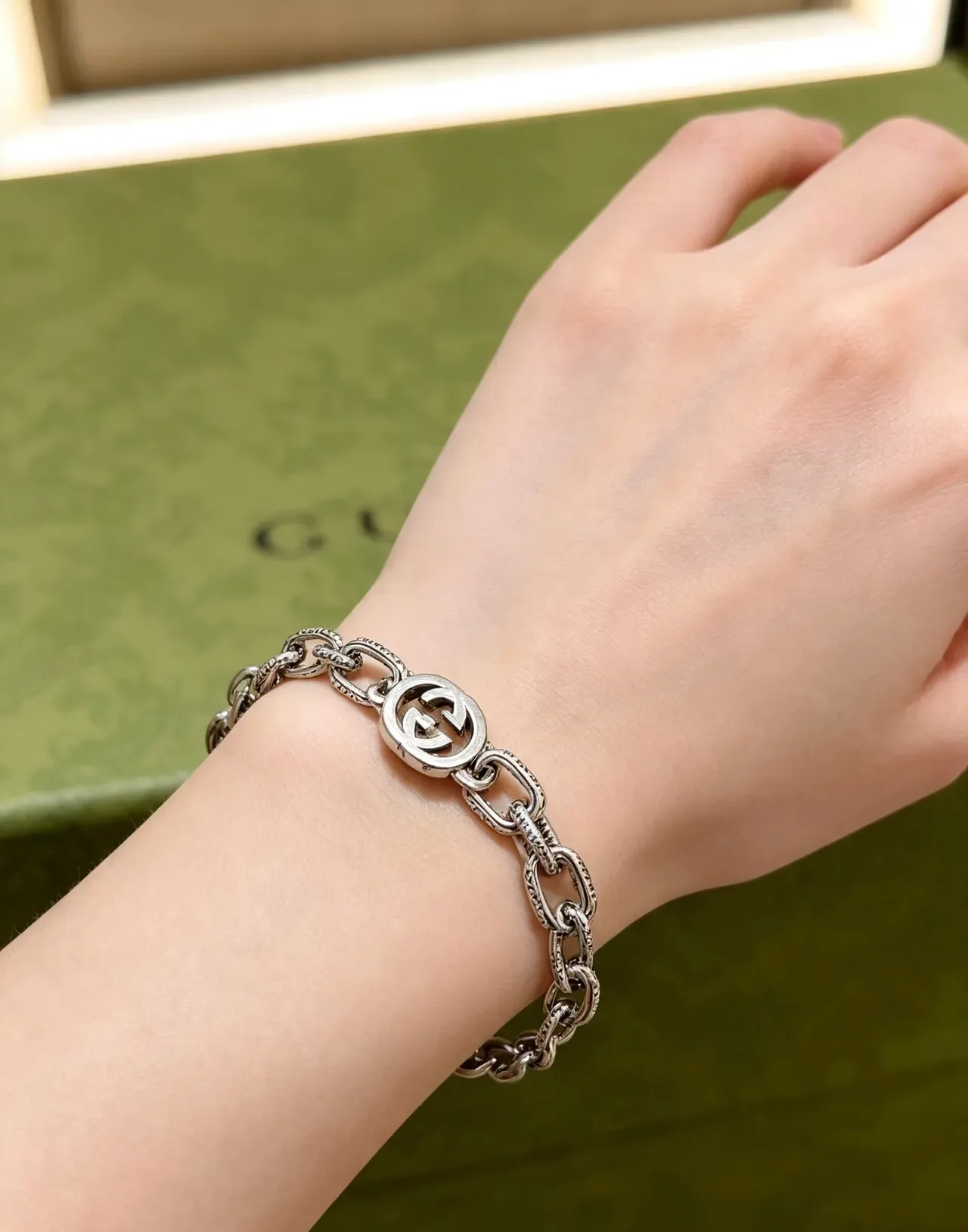 Gucci GG Marmont Silver Beige Interlocking G Medallions Textured Oval Chain Links Bracelet 5