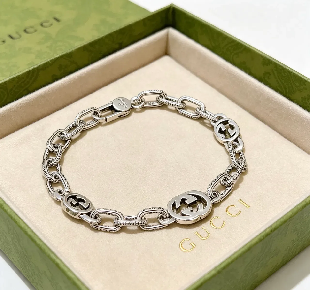 Gucci GG Marmont Silver Beige Interlocking G Medallions Textured Oval Chain Links Bracelet 6
