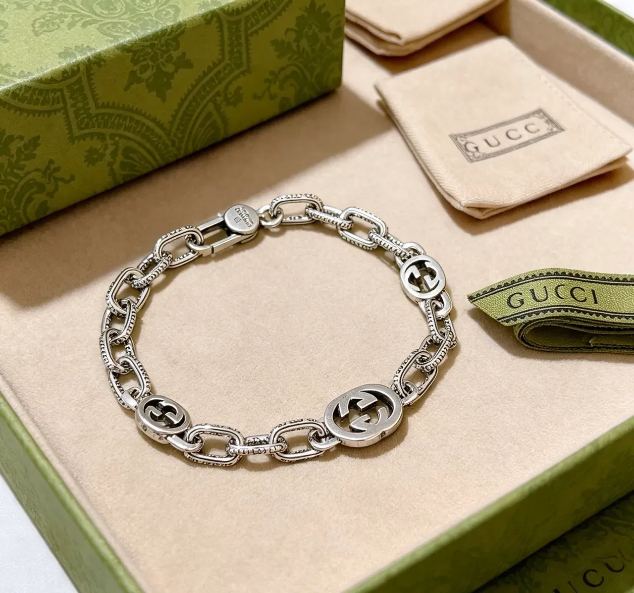 Gucci GG Marmont Silver Beige Interlocking G Medallions Textured Oval Chain Links Bracelet 8