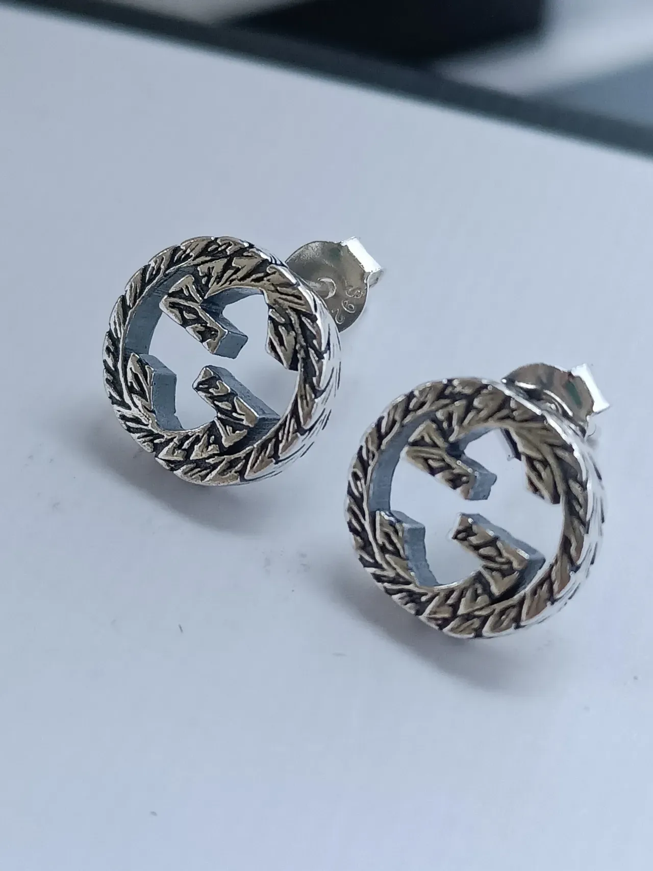 Gucci GG Marmont Silver Black Interlocking G Logo Laurel Wreath Border Earrings 3