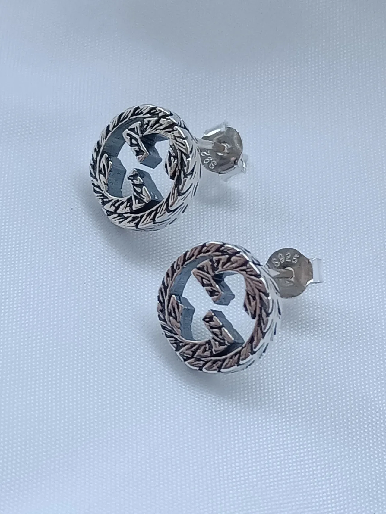 Gucci GG Marmont Silver Black Interlocking G Logo Laurel Wreath Border Earrings 5