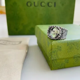 Gucci GG Marmont Plata Negro Interlocking G Logo Ornate Engraved Foliate Pattern Anillo