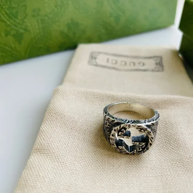 Gucci GG Marmont Silver Black Interlocking G Logo Ornate Engraved Foliate Pattern Ring 3