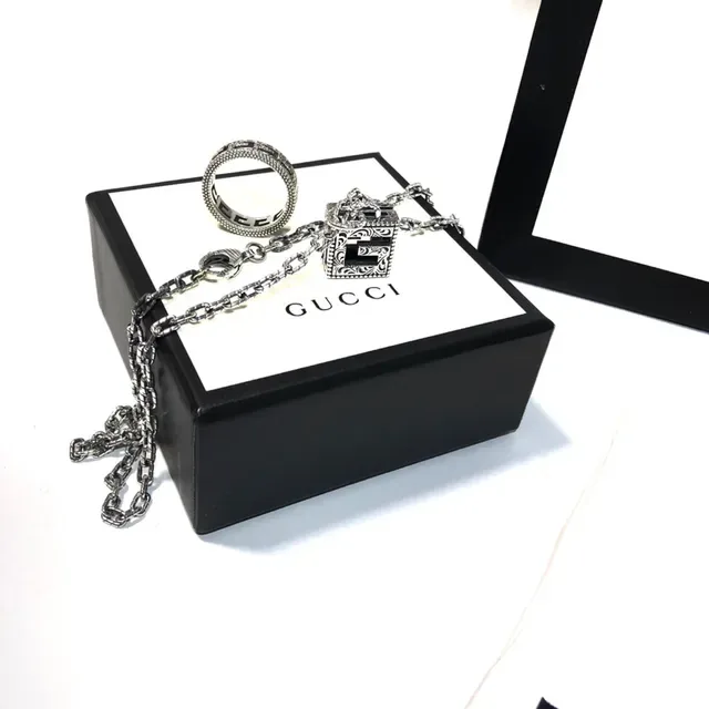 Gucci GG মারমন্ট রূপালি কালো বর্গাকার পেন্ড্যান্ট ইন্টারলকিং G মোটিফ নেকলেস 8