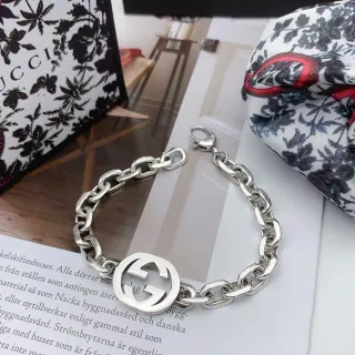 Gucci GG Marmont Pulsera con Cadena Interconectada G en tono plateado