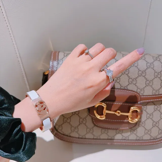 سوار Gucci GG Marmont أبيض مينا ذهبي اللون مفصل 8