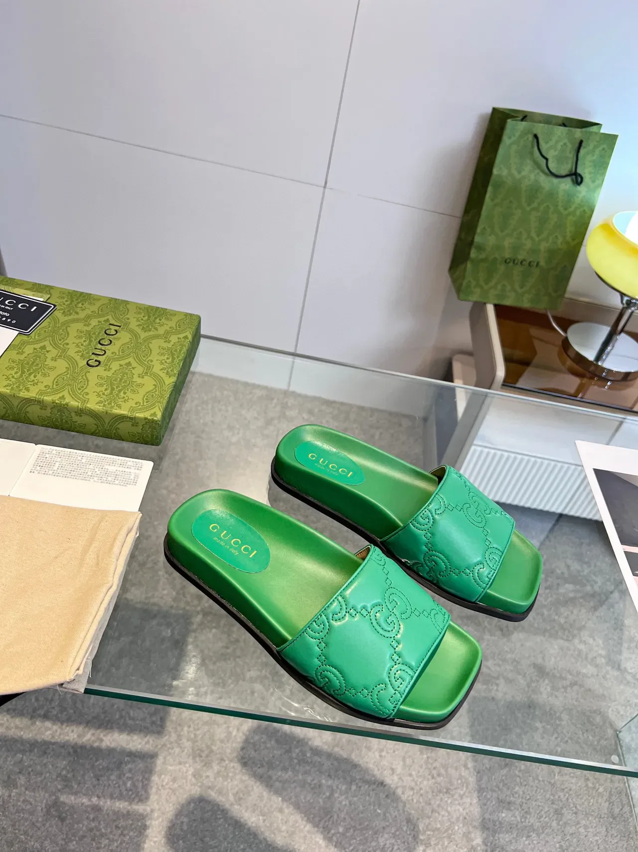 Gucci GG Motif Sandálias Deslizantes de Couro Verde 2