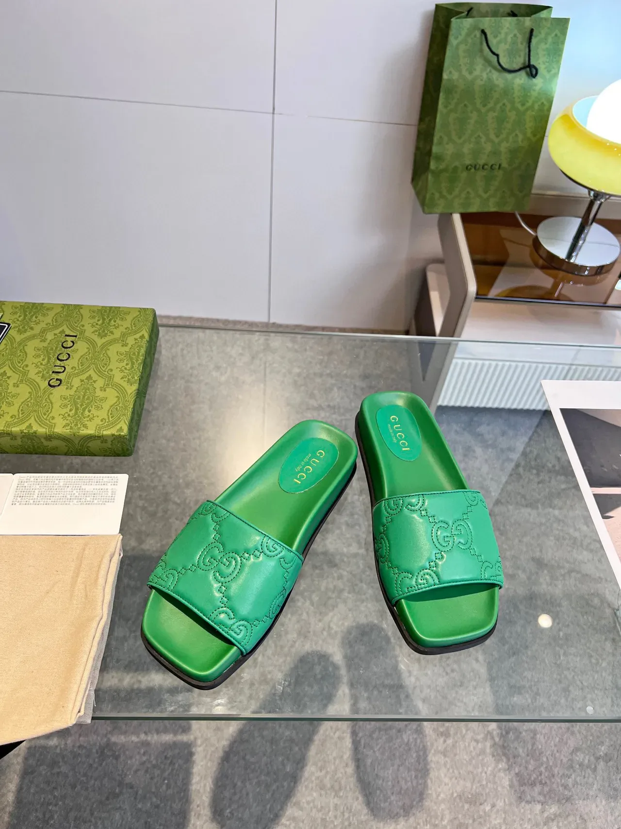 Gucci GG Motif Sandálias Deslizantes de Couro Verde 5