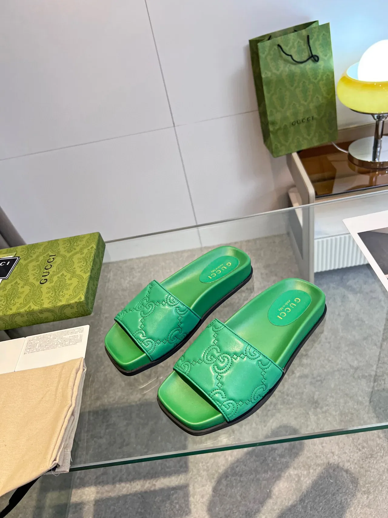 Gucci GG Motif Sandálias Deslizantes de Couro Verde 7
