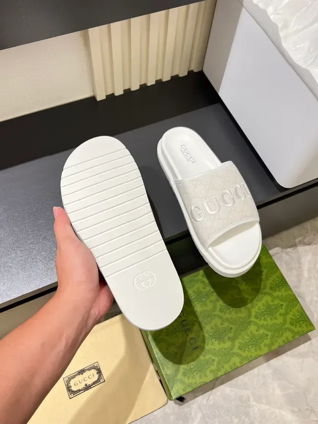 Gucci GG Slide Logo-Print Slippers 3