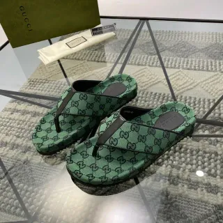 Gucci हरा काला GG Monogram कैनवास थोंग स्ट्रैप सैंडल