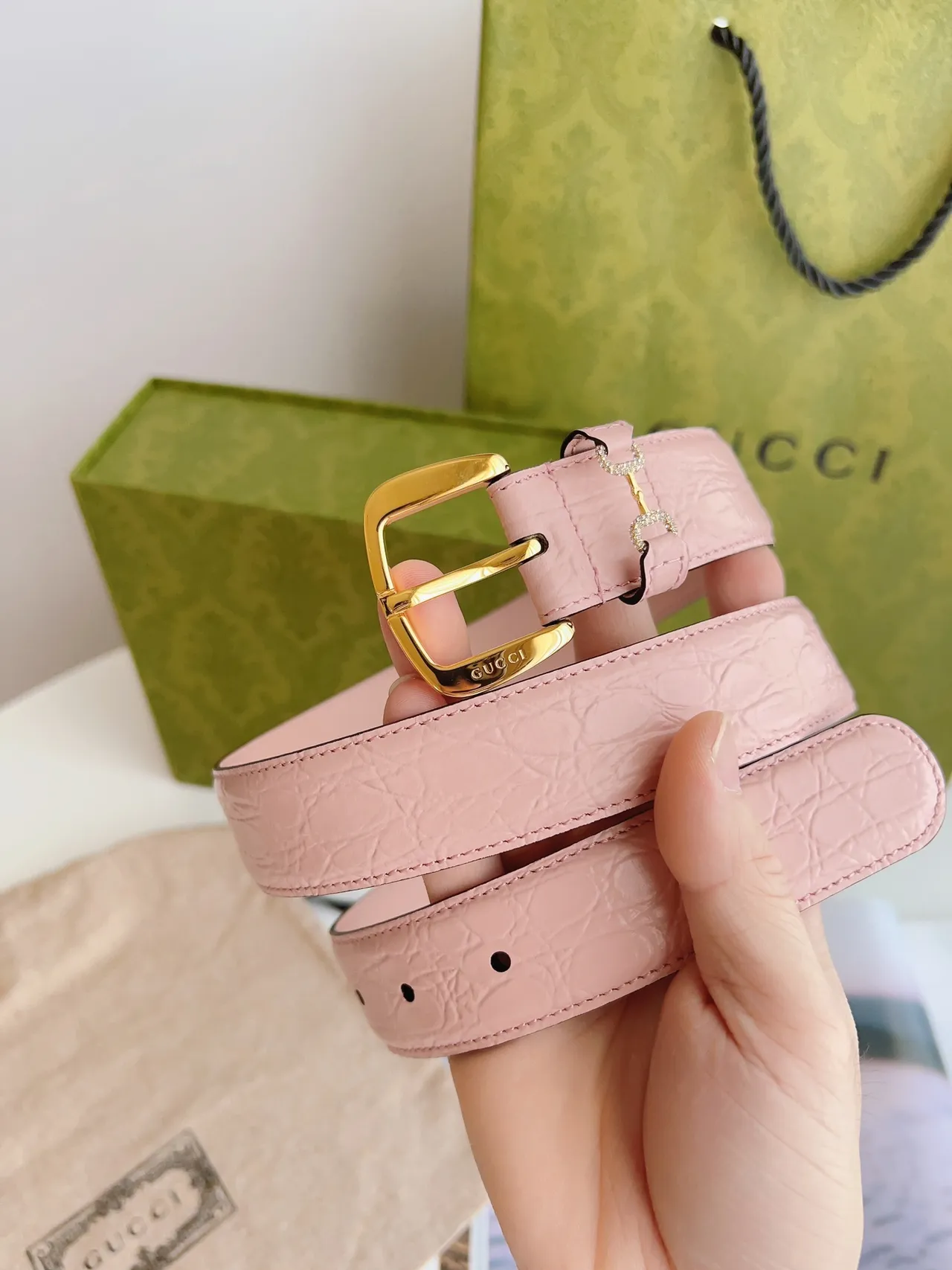 Gucci Horsebit 1955 حزام جلد مقرمش وردي 3