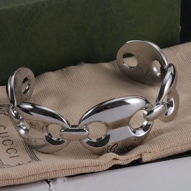 Gucci Horsebit 1955 Polished Silver-Tone Interlocking Oval Link Bracelet 3