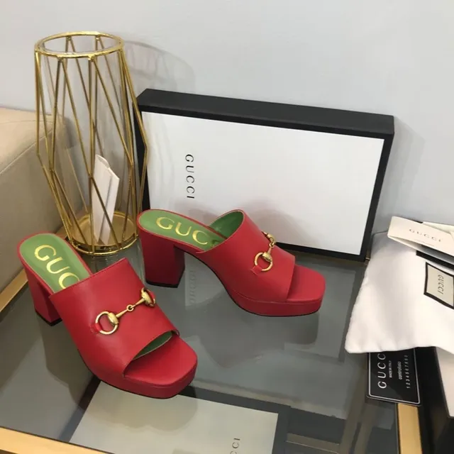 Gucci Horsebit 1955 Cuir rouge Horsebit doré Semelle intérieure vert Pantoufles 9