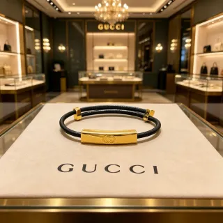 Gucci Interlocking G Black Leather and Gold-Tone Bracelet