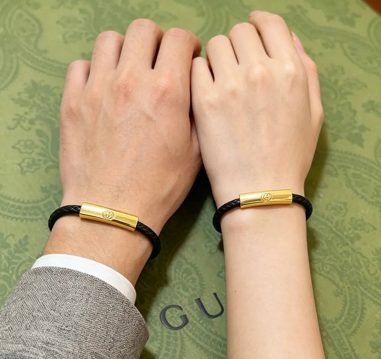 Gucci Interlocking G Black Leather and Gold-Tone Bracelet 3