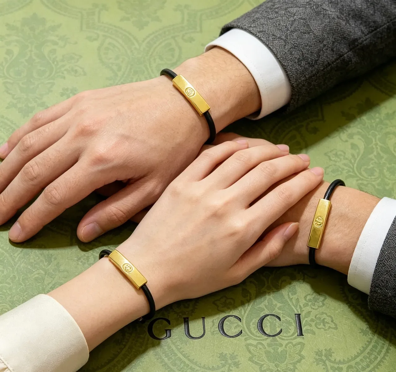 Gucci Interlocking G Black Leather and Gold-Tone Bracelet 8