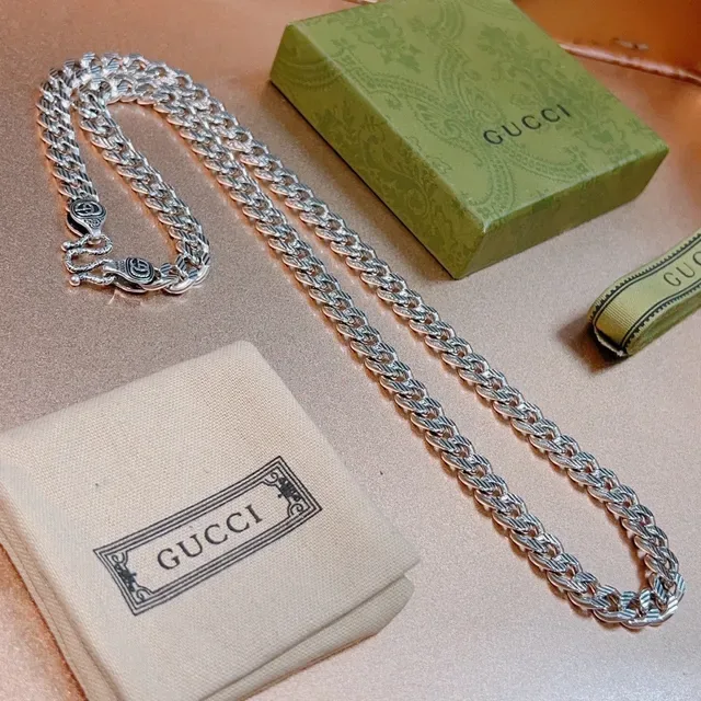 Gucci Interlocking G Curb-Link Silver Necklace 3
