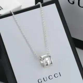 قلادة Gucci Interlocking G أسطوانية