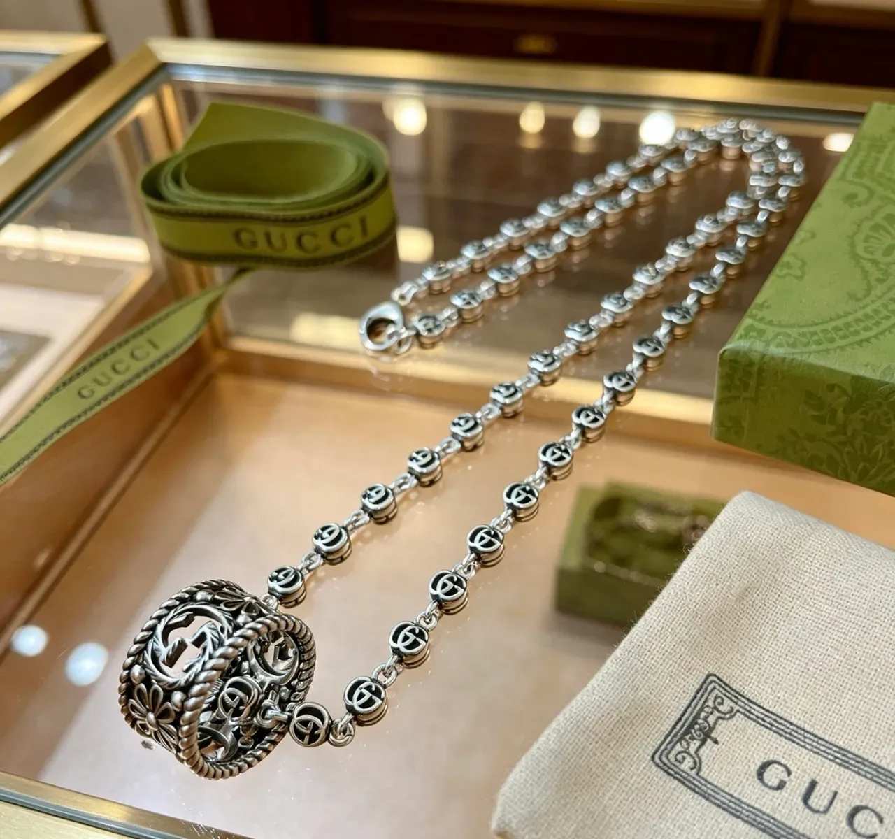 Gucci Interlocking G-Link Silver-Tone Ornate Pendant Necklace 4