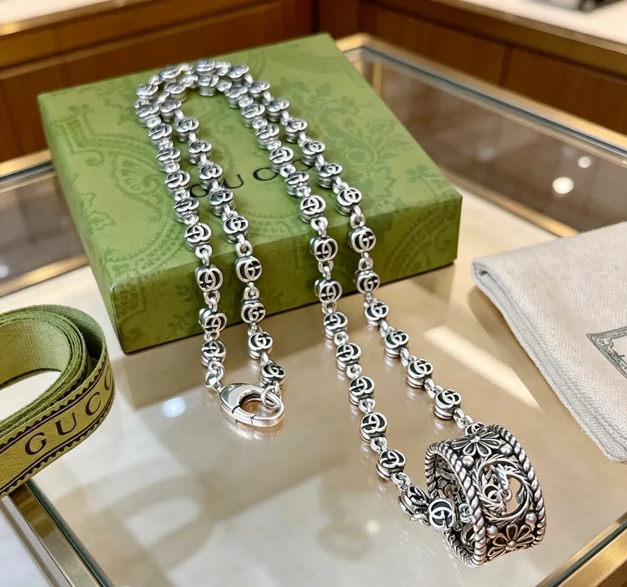 Gucci Interlocking G-Link Silver-Tone Ornate Pendant Necklace 6