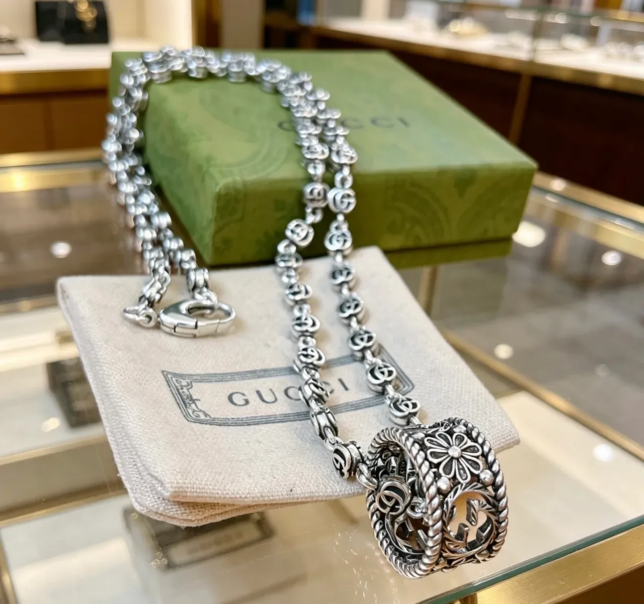 Gucci Interlocking G-Link Silver-Tone Ornate Pendant Necklace 7