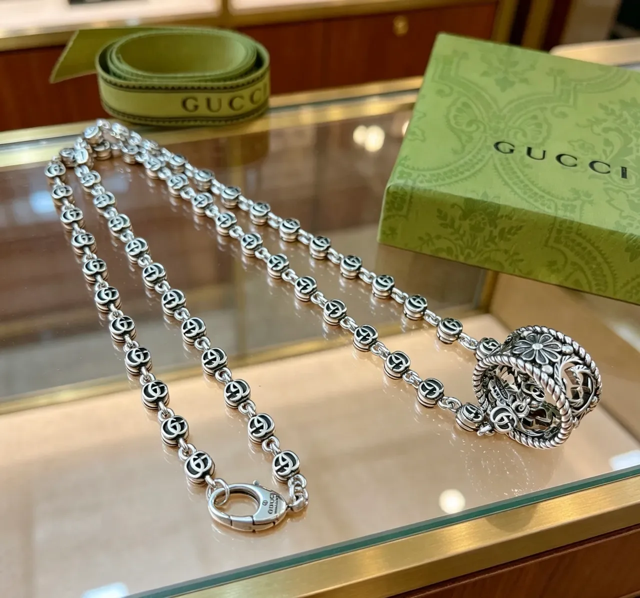 Gucci Interlocking G-Link Silver-Tone Ornate Pendant Necklace 8