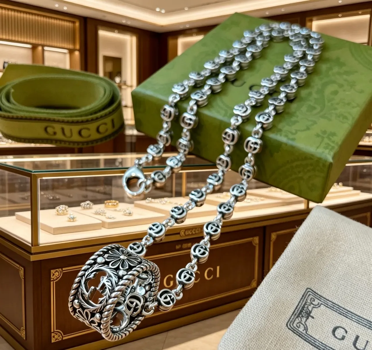 Gucci Interlocking G-Link Silver-Tone Ornate Pendant Necklace 9