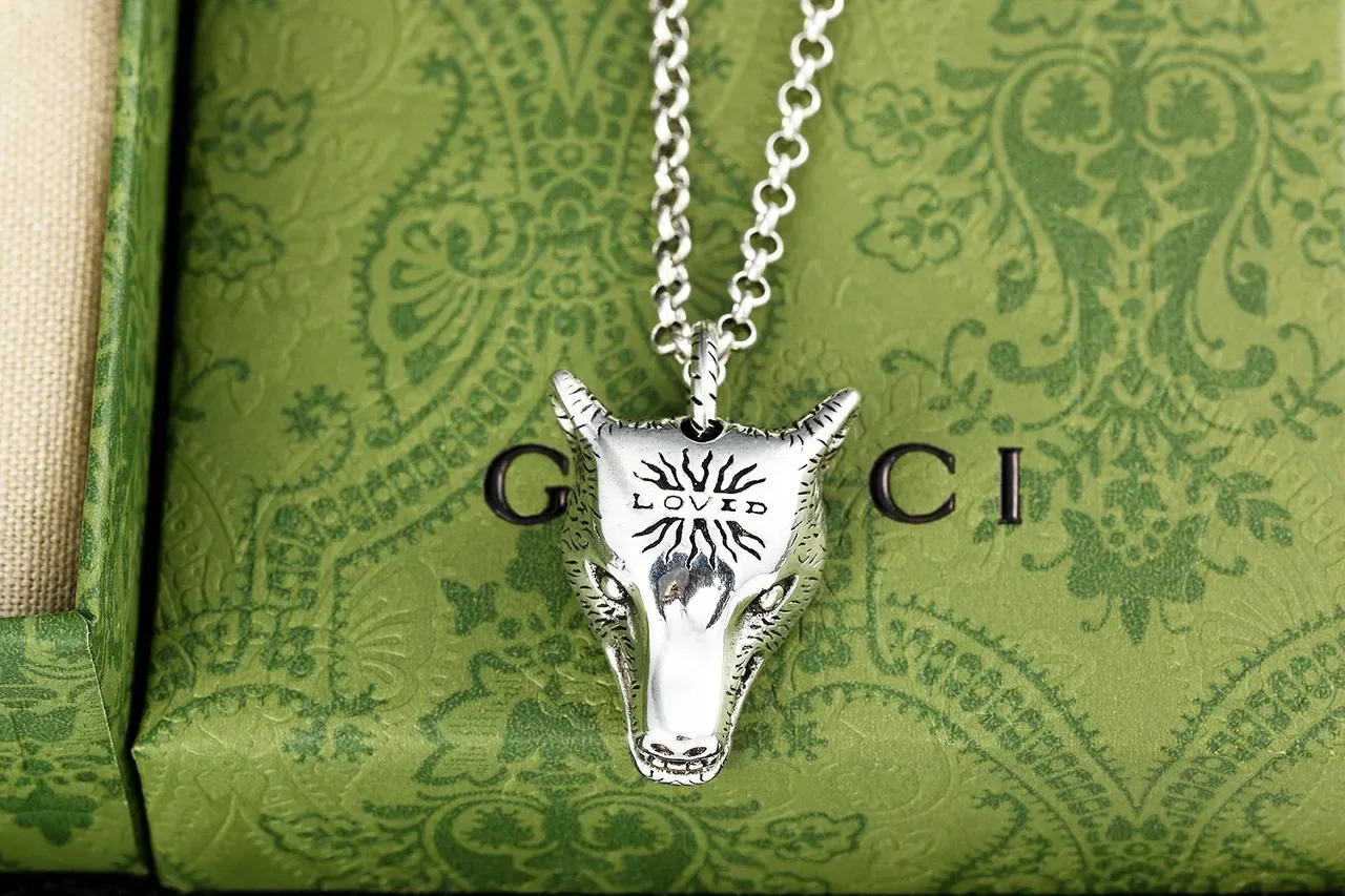 Gucci Lion Head Pendant Silver-Tone Necklace 2