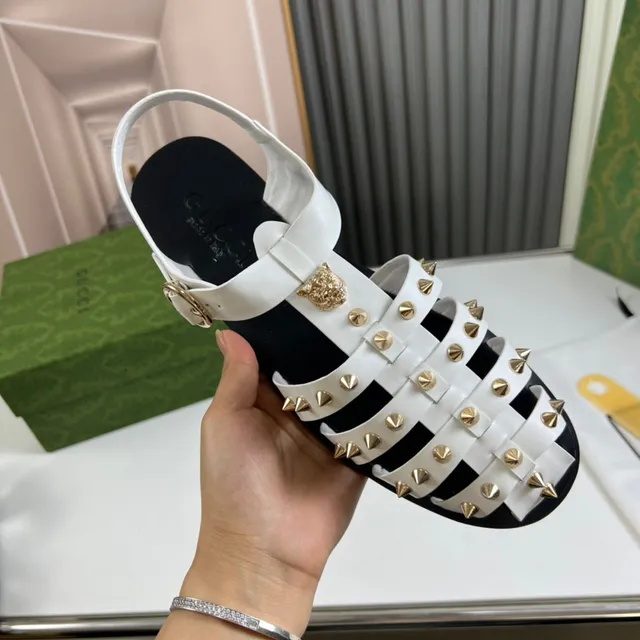 Gucci Medusa Stud সাদা সোনা বহু স্ট্র্যাপ গদেদার গ্ল্যাডিয়েটর স্যান্ডাল 7