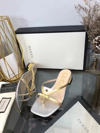 Gucci Sandales Métalliques Argent et Or Bout Carré à Bride Décontractées 2