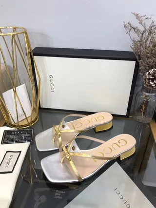 Gucci Sandales Métalliques Argent et Or Bout Carré à Bride Décontractées 9