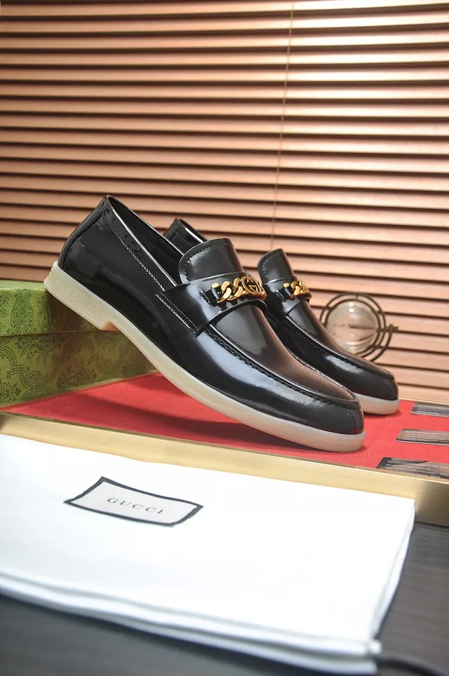 Gucci Ophidia Black Patent Leather Gold Chain Loafers 9