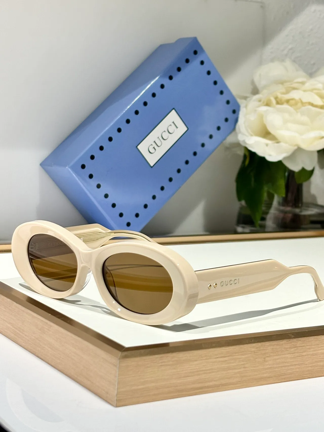 Gucci Lunettes de soleil Cadre ovale en acétate rose marron Acent du pont doré 6