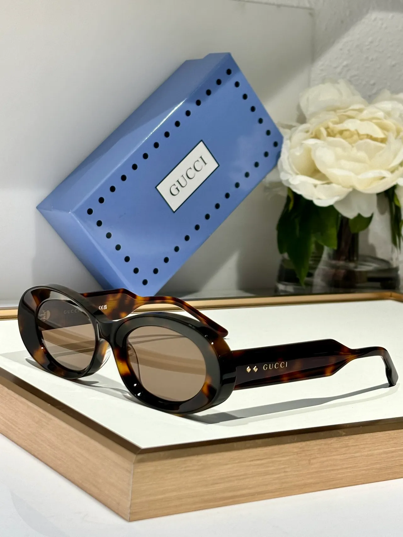 Gucci Lunettes de soleil Cadre ovale en acétate rose marron Acent du pont doré 7